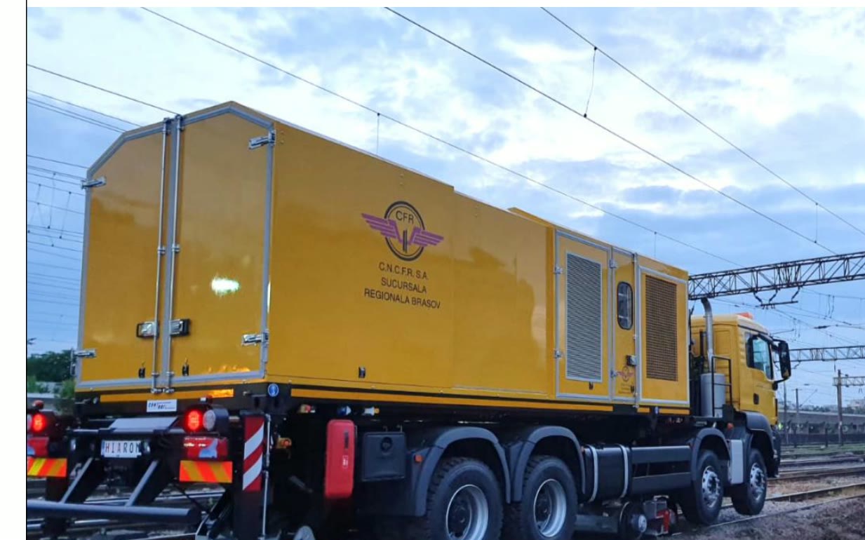 Contrail road-rail truck carrying a flash-butt welding container on track