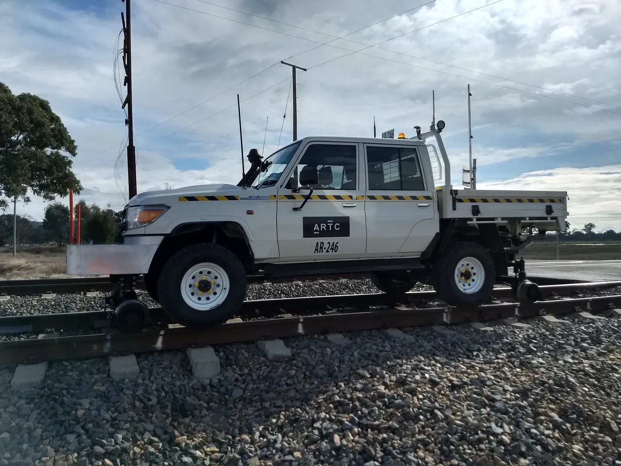 Melvelle road-rail dual cab vehicle